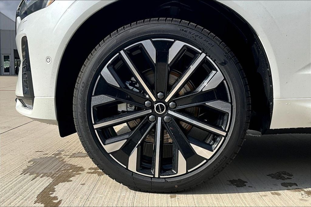 2026 Volvo XC60 B5 Ultra