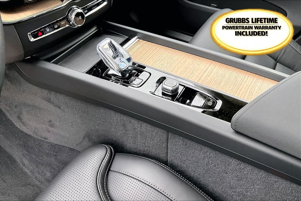 2026 Volvo XC60 B5 Ultra