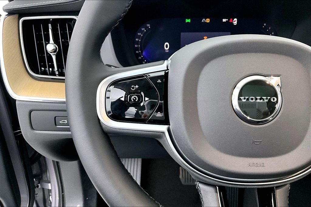 2026 Volvo XC60 B5 Ultra