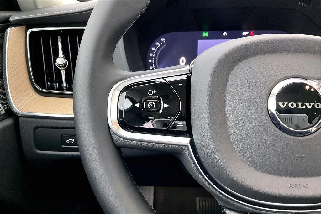 2026 Volvo XC60 B5 Ultra
