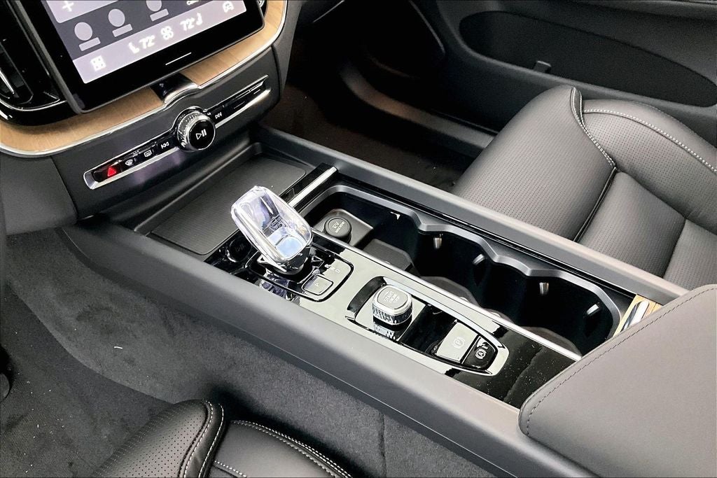 2026 Volvo XC60 B5 Ultra