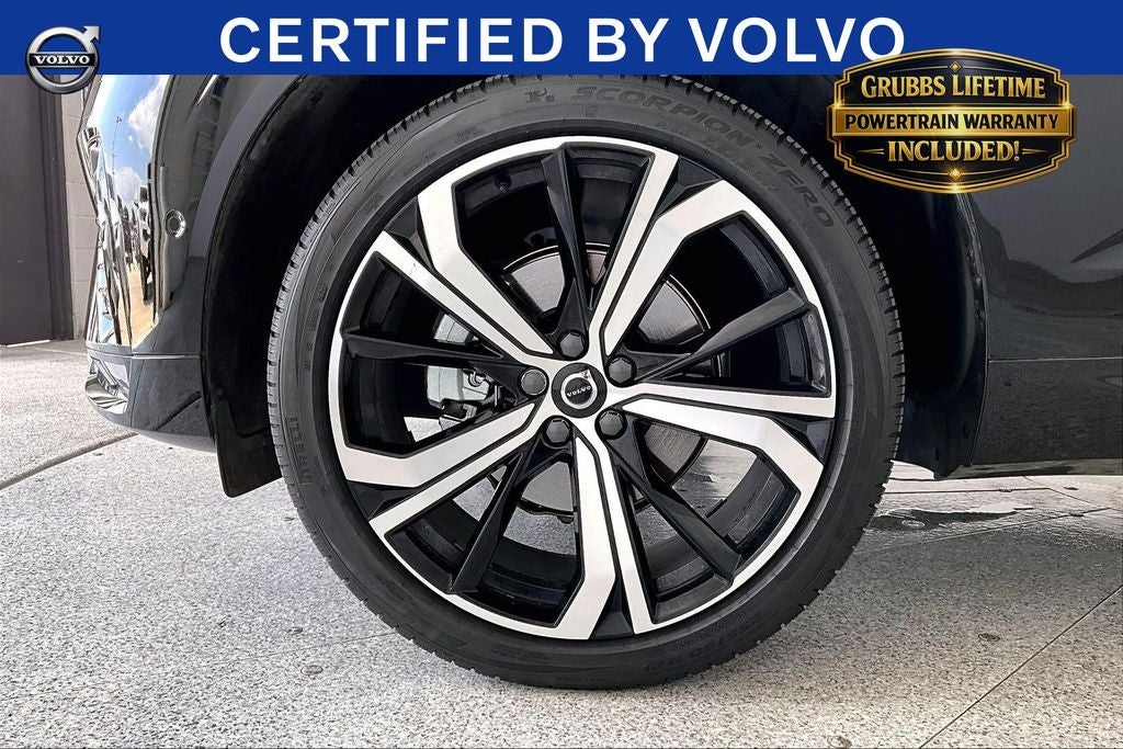 2025 Volvo XC60 B5 Ultra