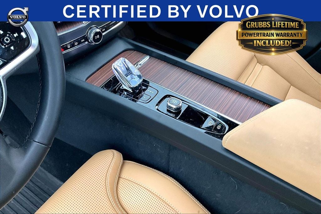 2025 Volvo XC60 B5 Ultra