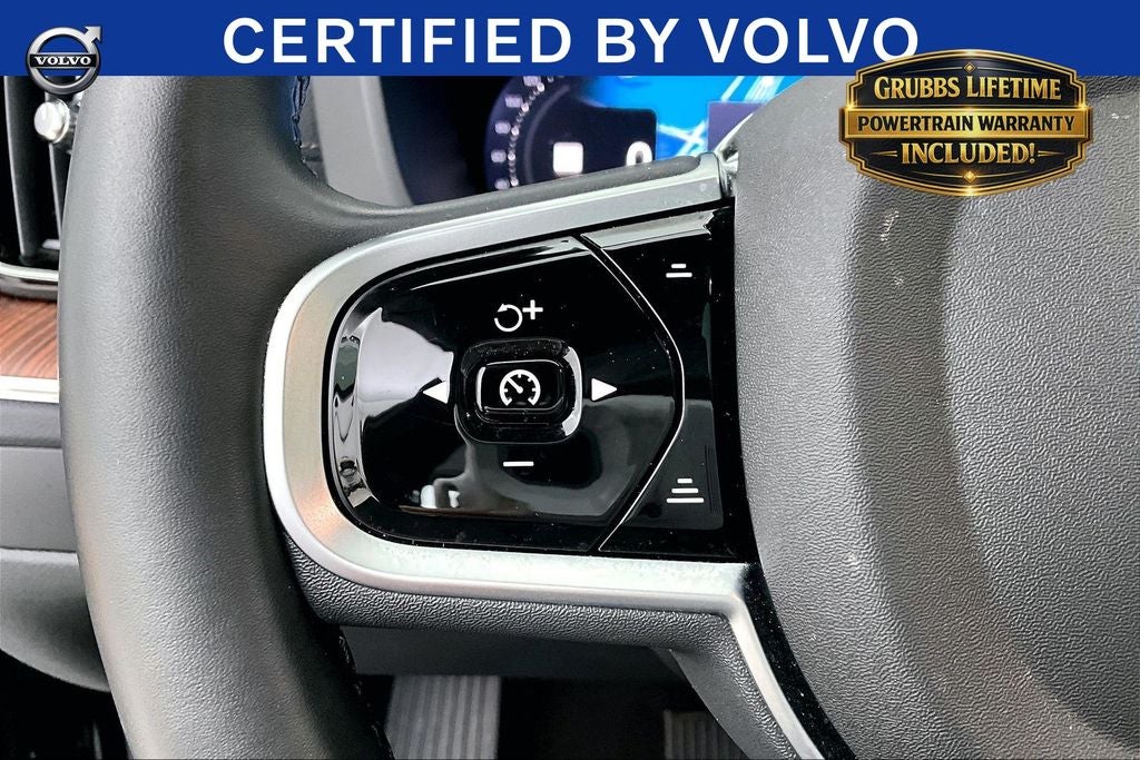 2025 Volvo XC60 B5 Ultra