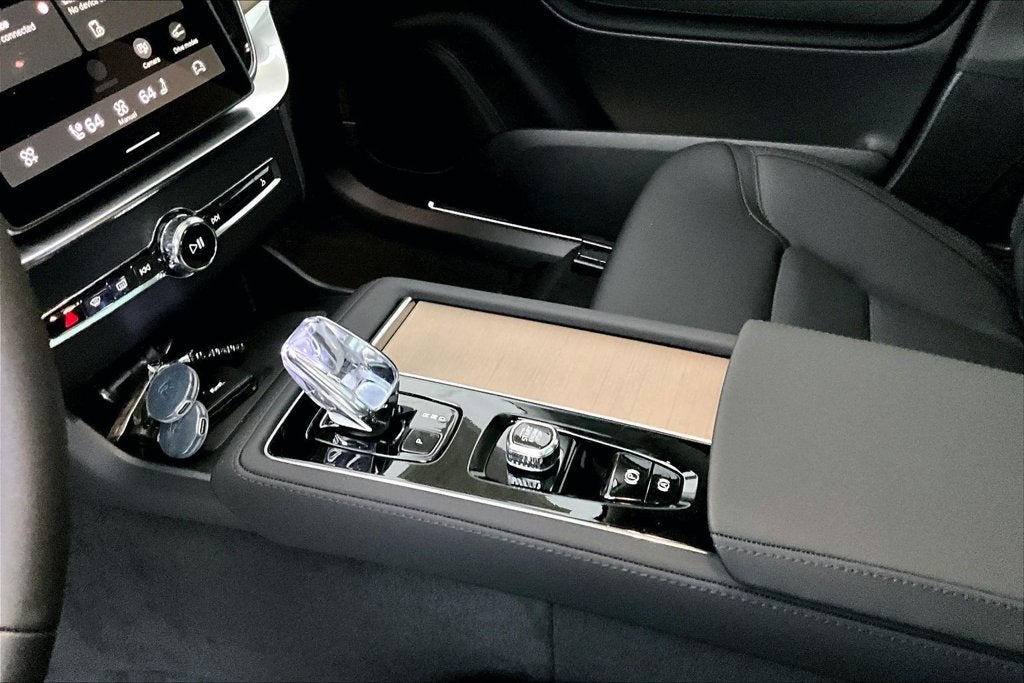 2027 Volvo XC90 B5 Core