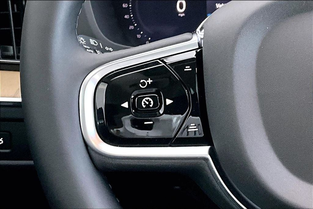 2027 Volvo XC60 B5 Plus