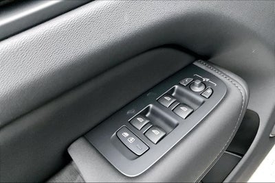 2027 Volvo XC60 B5 Plus