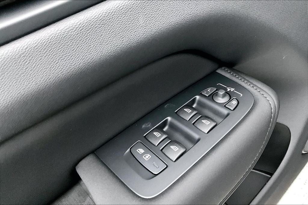 2027 Volvo XC60 B5 Plus