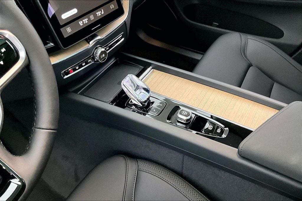 2027 Volvo XC60 B5 Plus
