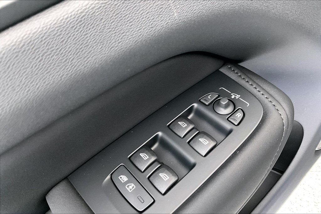 2027 Volvo XC60 B5 Plus