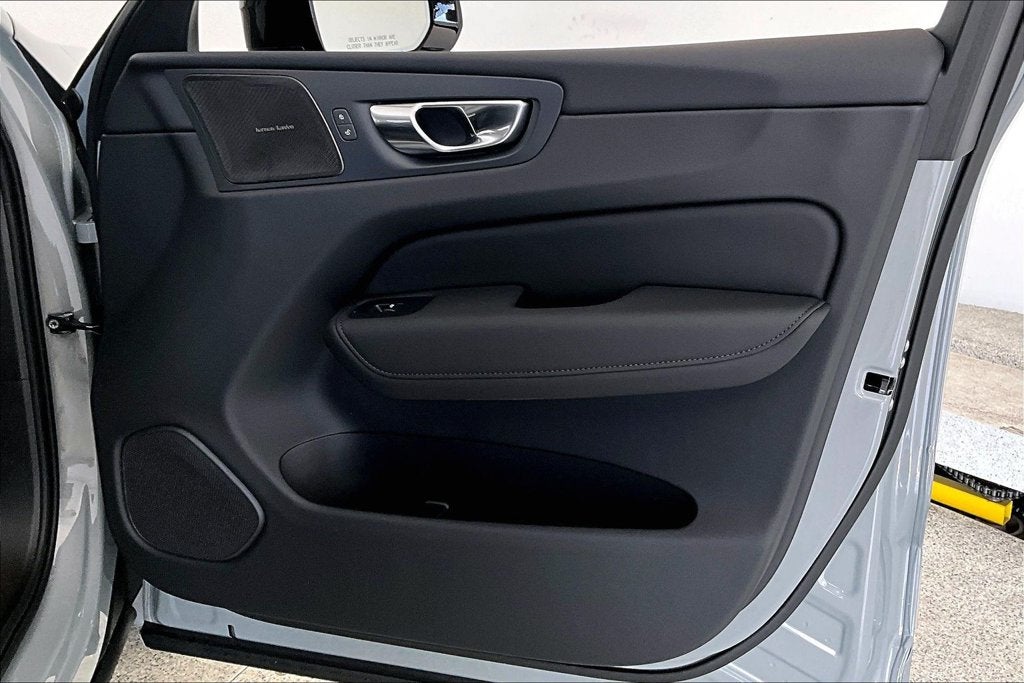2027 Volvo XC60 B5 Plus