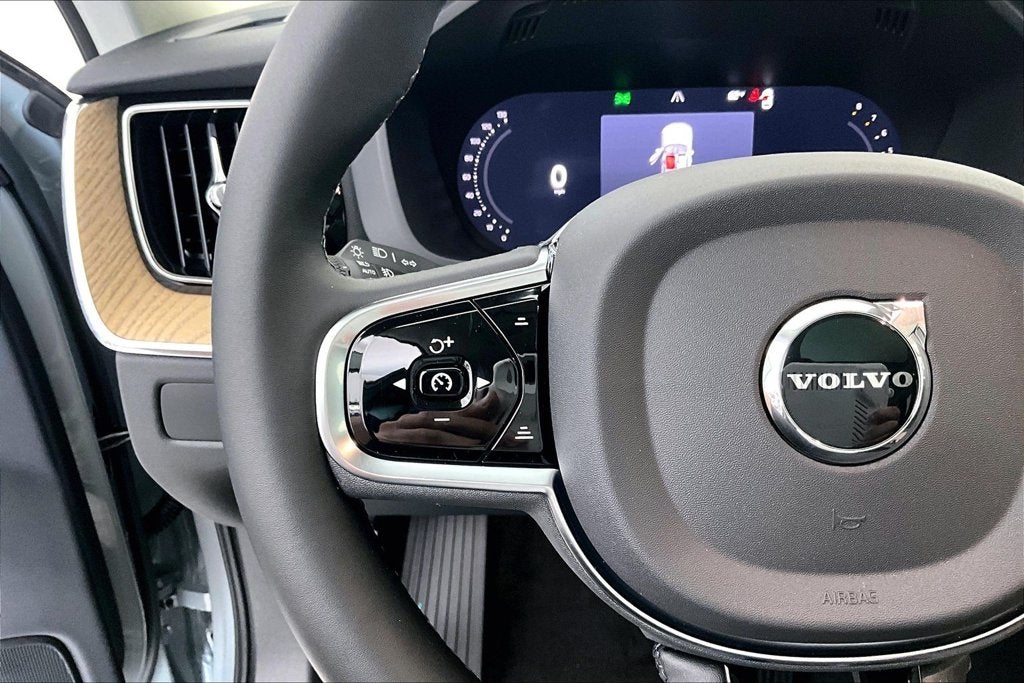 2027 Volvo XC60 B5 Plus