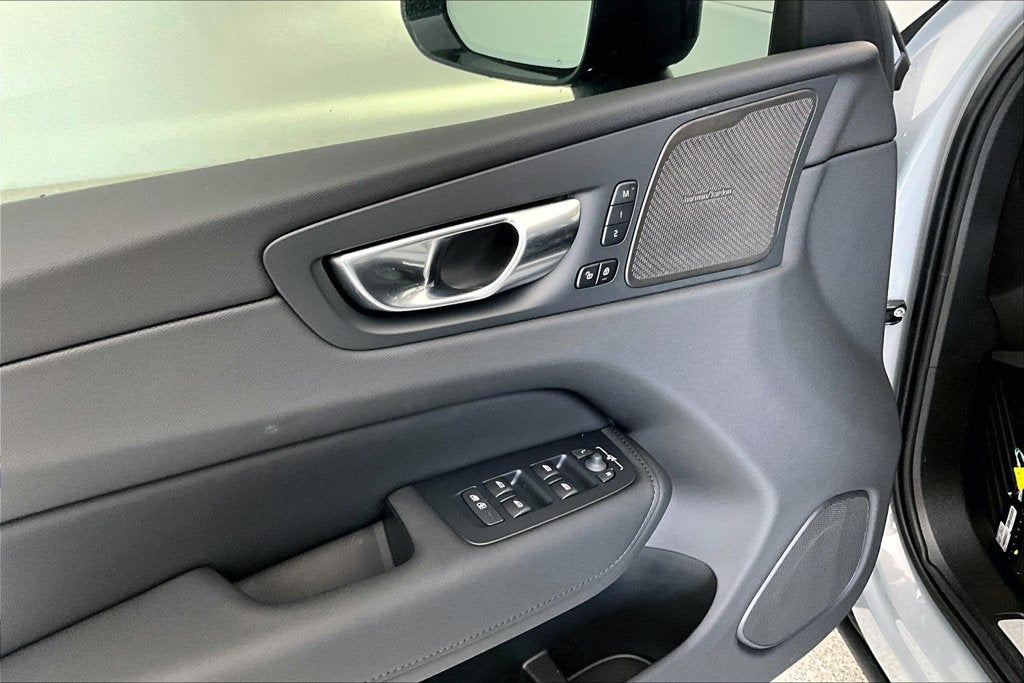 2027 Volvo XC60 B5 Plus