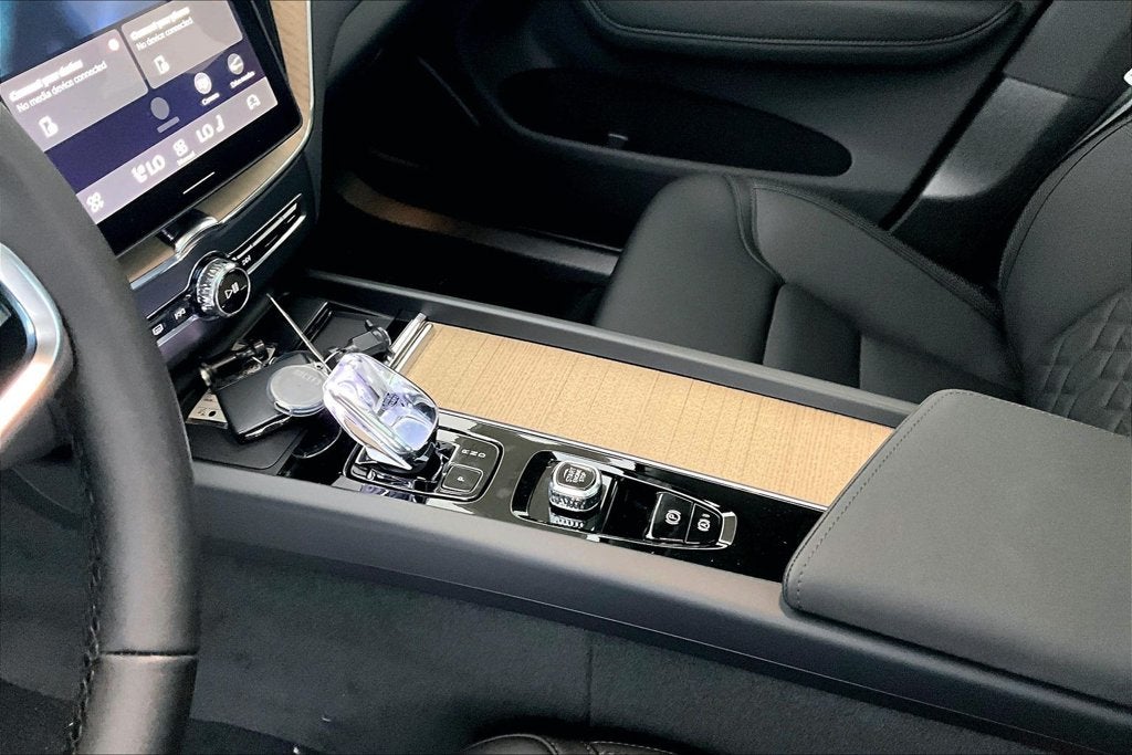 2027 Volvo XC60 B5 Plus