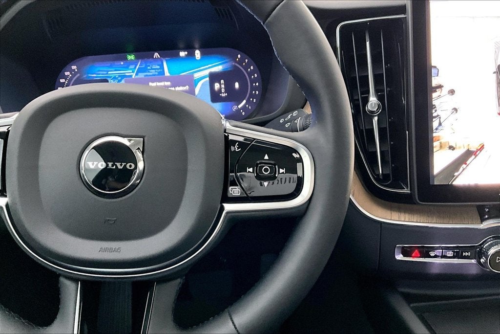 2027 Volvo XC60 B5 Plus