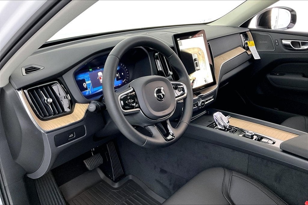 2027 Volvo XC60 B5 Plus