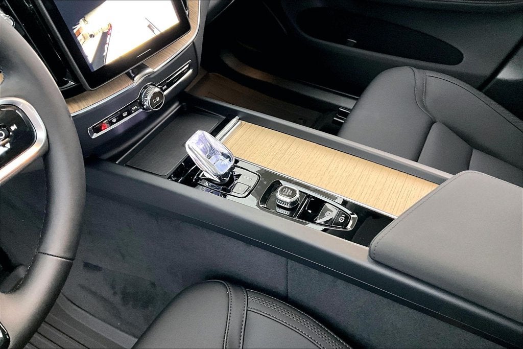 2027 Volvo XC60 B5 Plus