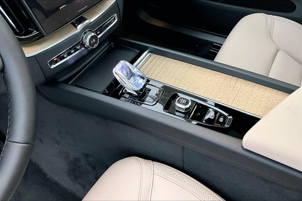 2027 Volvo XC60 B5 Core