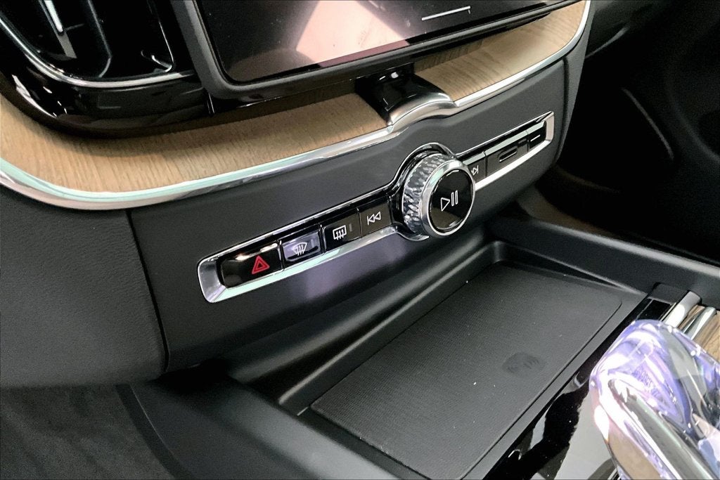 2027 Volvo XC60 B5 Core