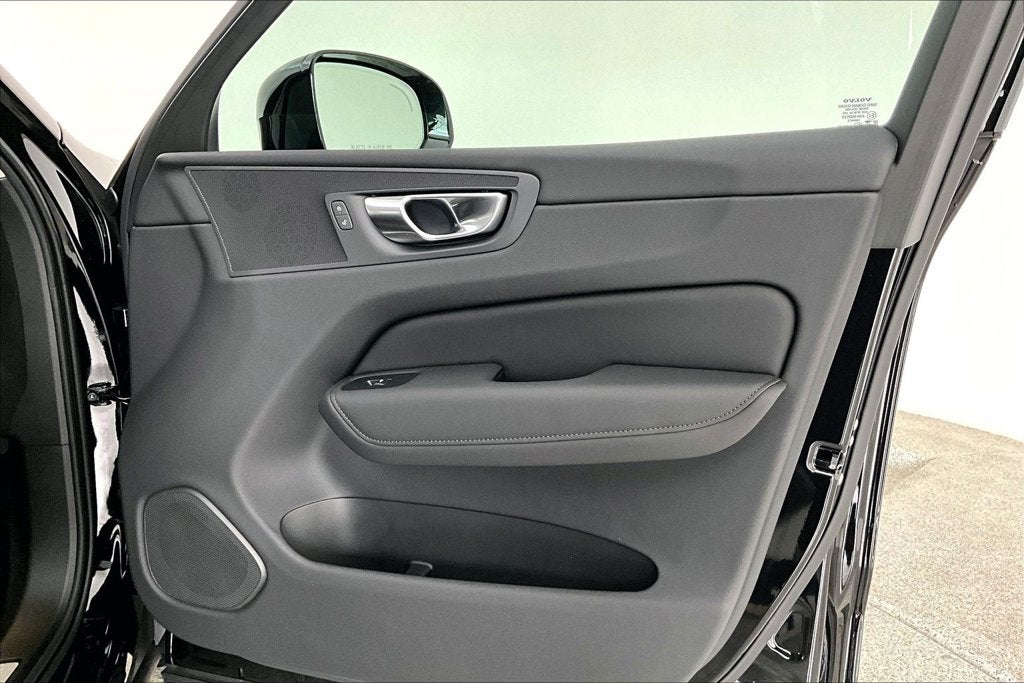 2027 Volvo XC60 B5 Core