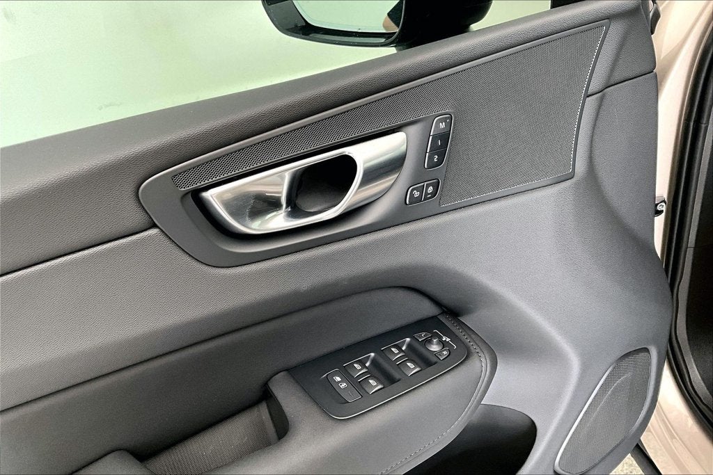 2027 Volvo XC60 B5 Core