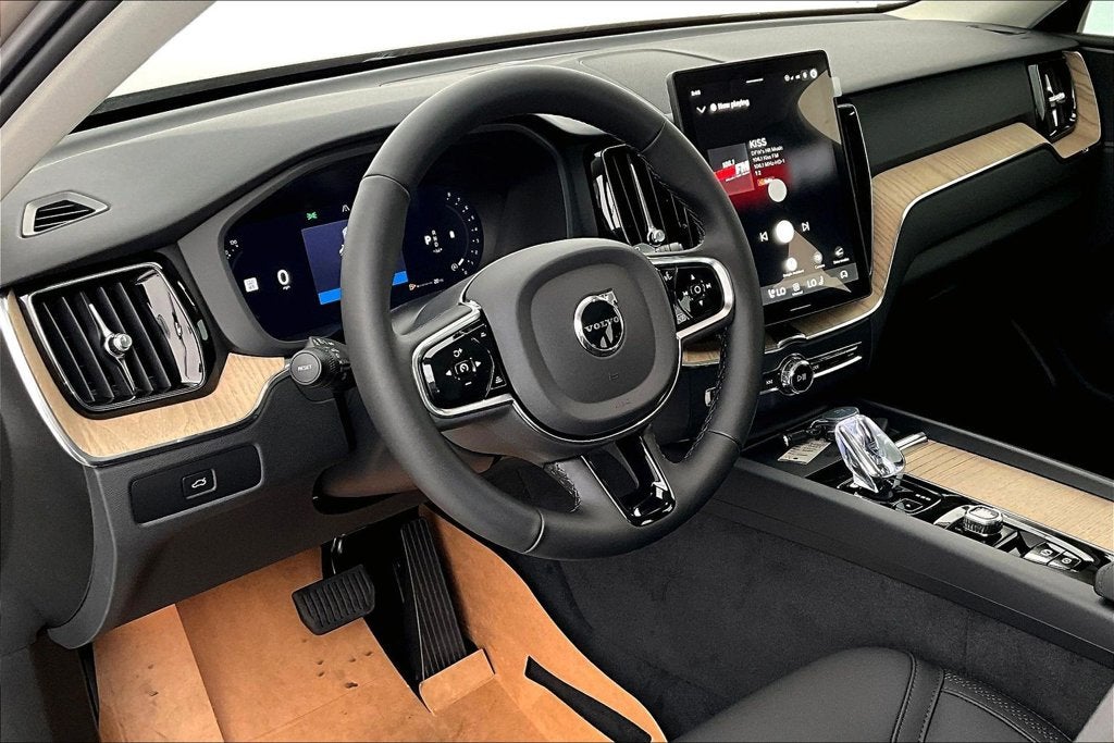 2027 Volvo XC60 B5 Core