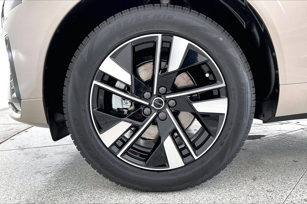 2027 Volvo XC60 B5 Core