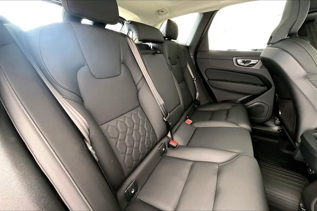 2027 Volvo XC60 B5 Core