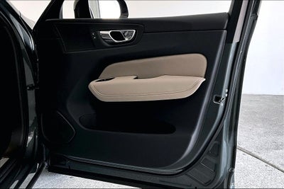 2027 Volvo XC60 B5 Core