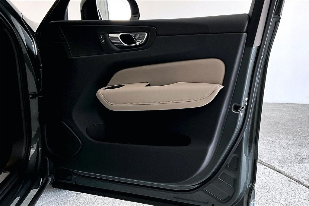 2027 Volvo XC60 B5 Core