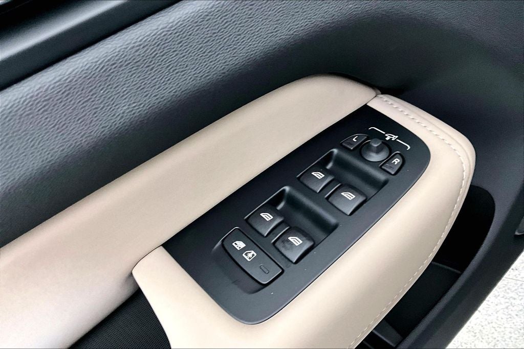 2027 Volvo XC60 B5 Core