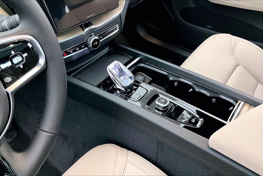 2027 Volvo XC60 B5 Core