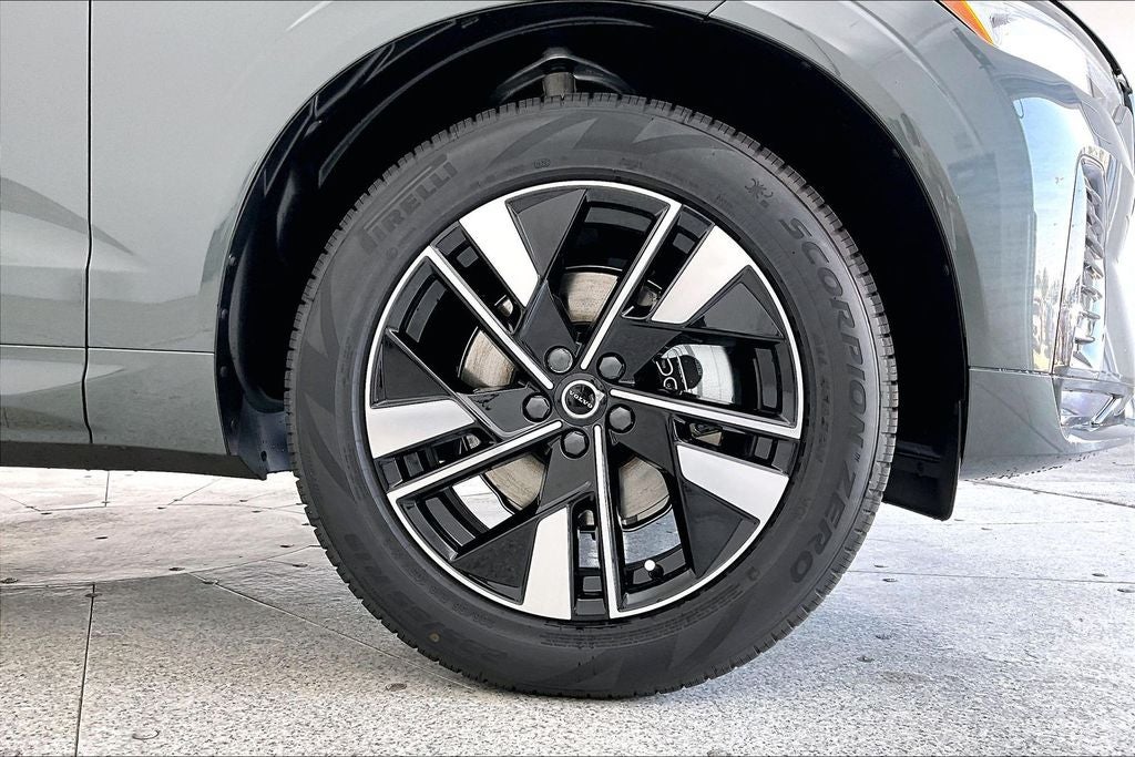 2027 Volvo XC60 B5 Core