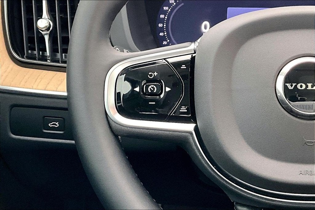 2027 Volvo XC60 B5 Core
