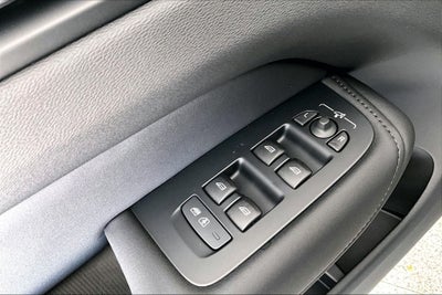 2027 Volvo XC60 B5 Core