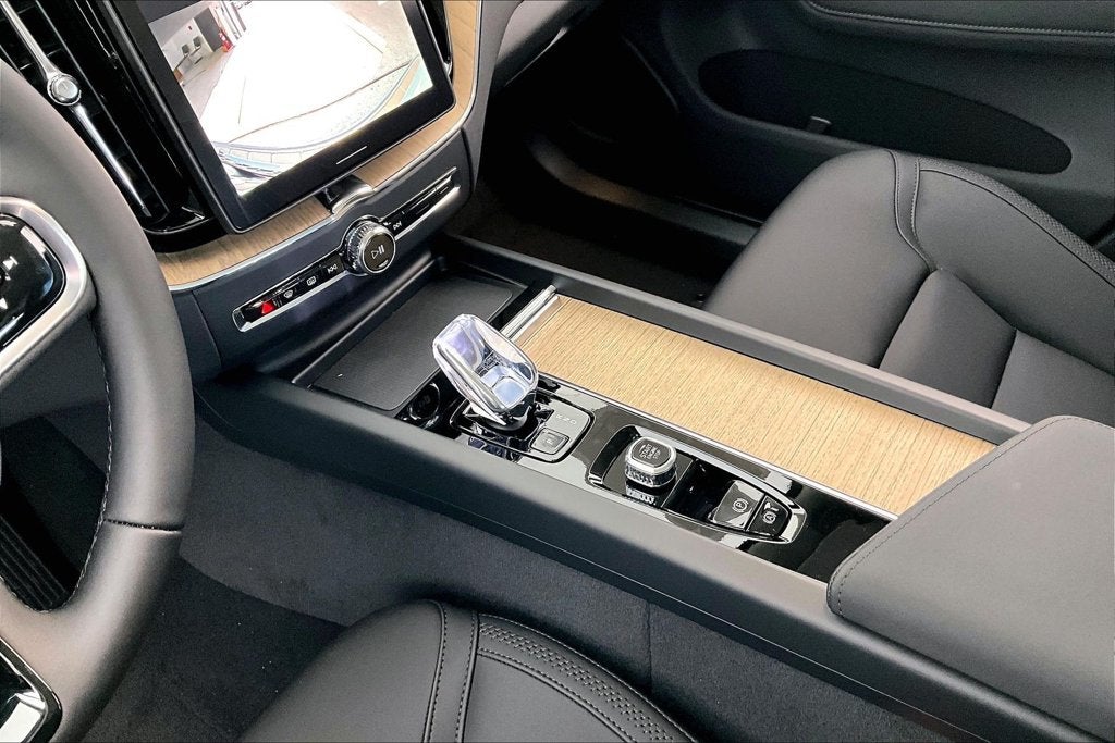 2027 Volvo XC60 B5 Core