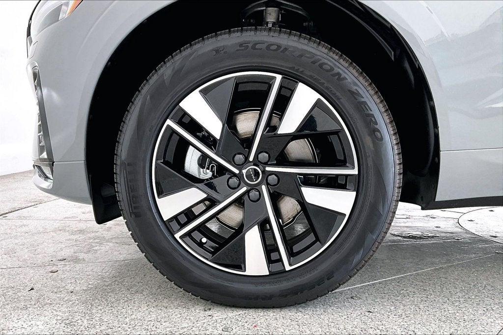 2027 Volvo XC60 B5 Core