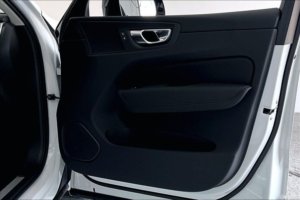 2027 Volvo XC60 B5 Core