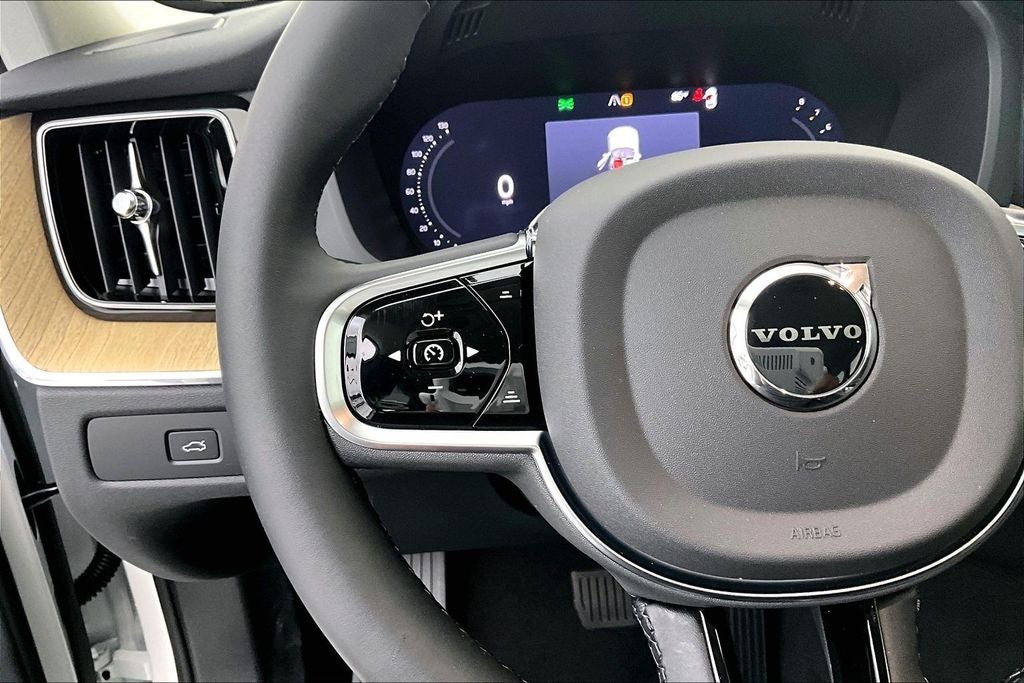 2027 Volvo XC60 B5 Core