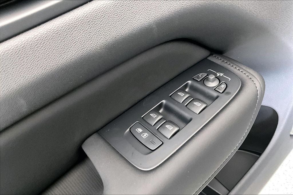 2027 Volvo XC60 B5 Core