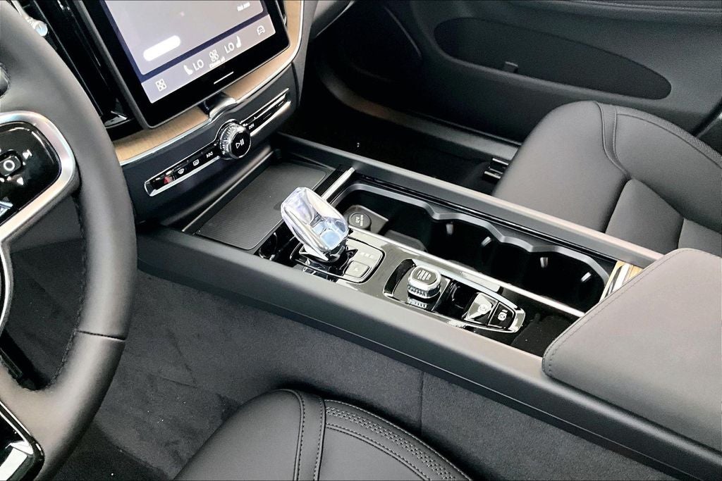 2027 Volvo XC60 B5 Core