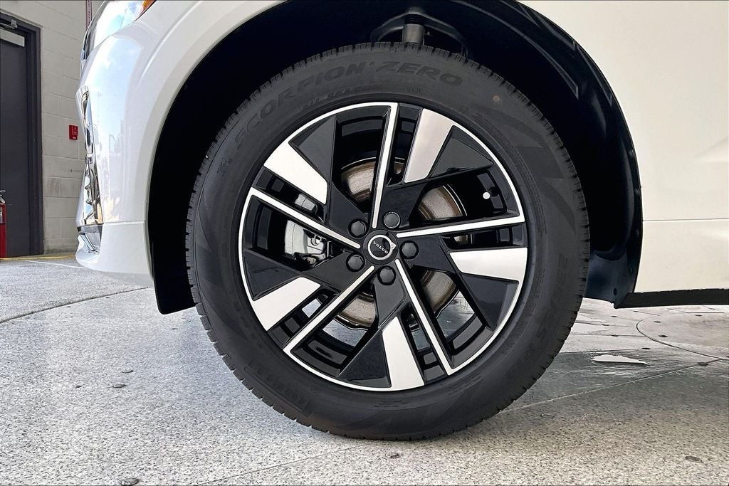 2027 Volvo XC60 B5 Core