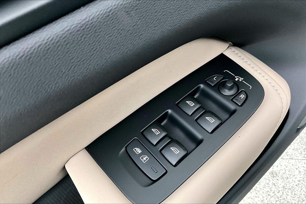 2027 Volvo XC60 B5 Core