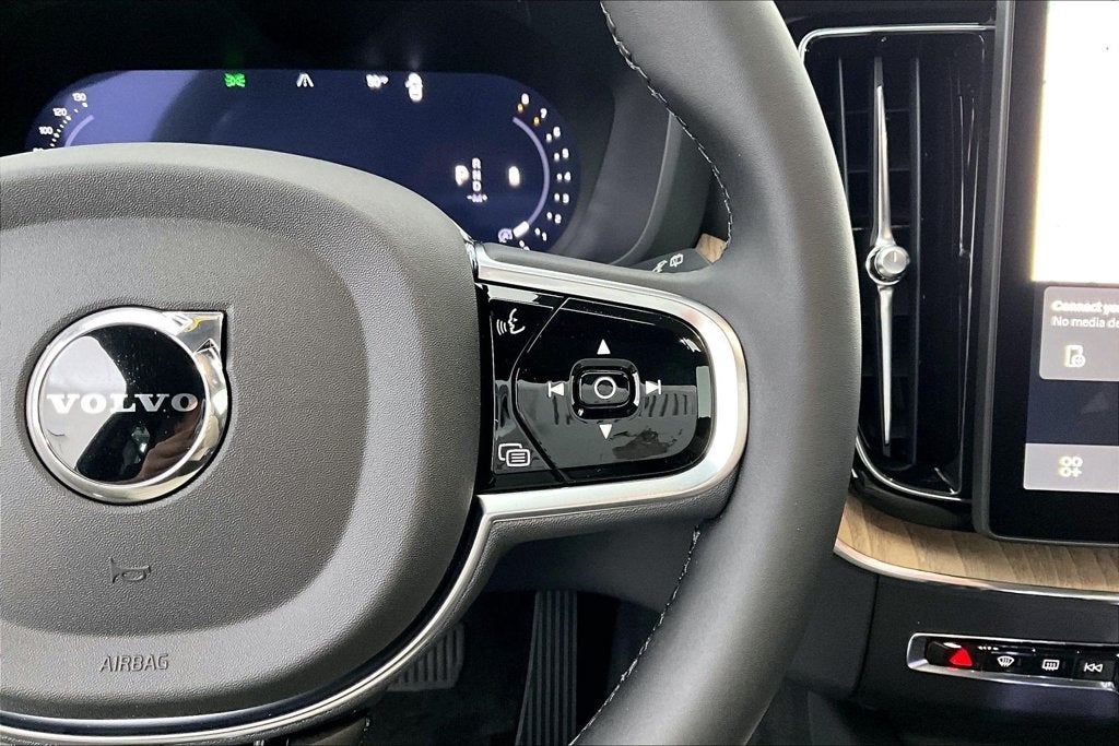 2027 Volvo XC60 B5 Core
