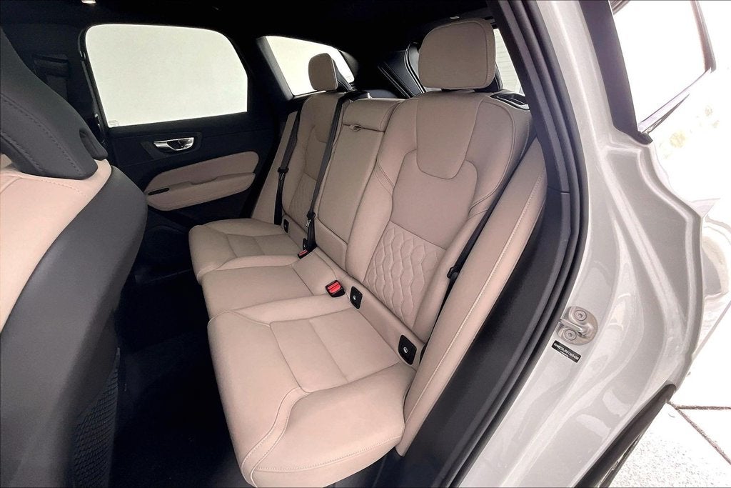 2027 Volvo XC60 B5 Core
