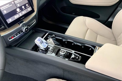 2027 Volvo XC60 B5 Core