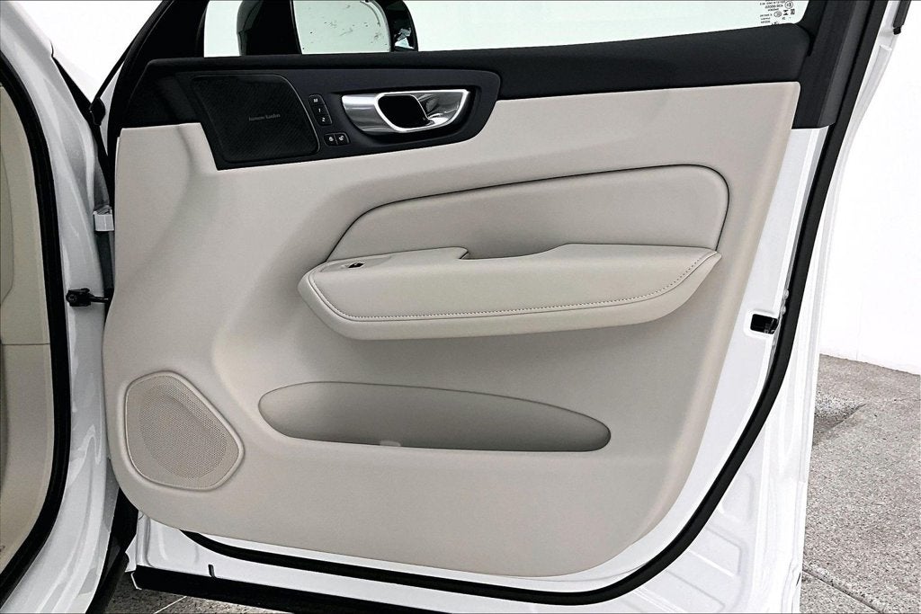 2027 Volvo XC60 B5 Ultra