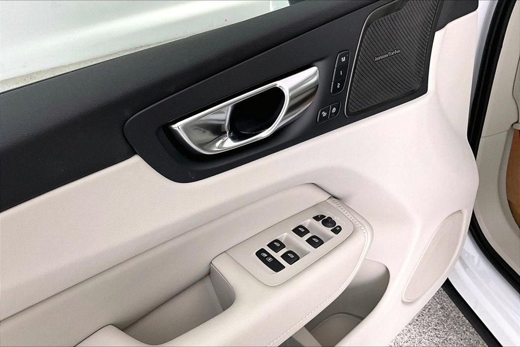 2027 Volvo XC60 B5 Ultra