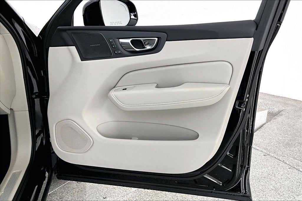 2027 Volvo XC60 B5 Ultra