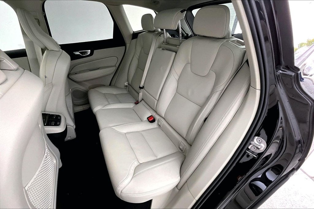 2027 Volvo XC60 B5 Ultra